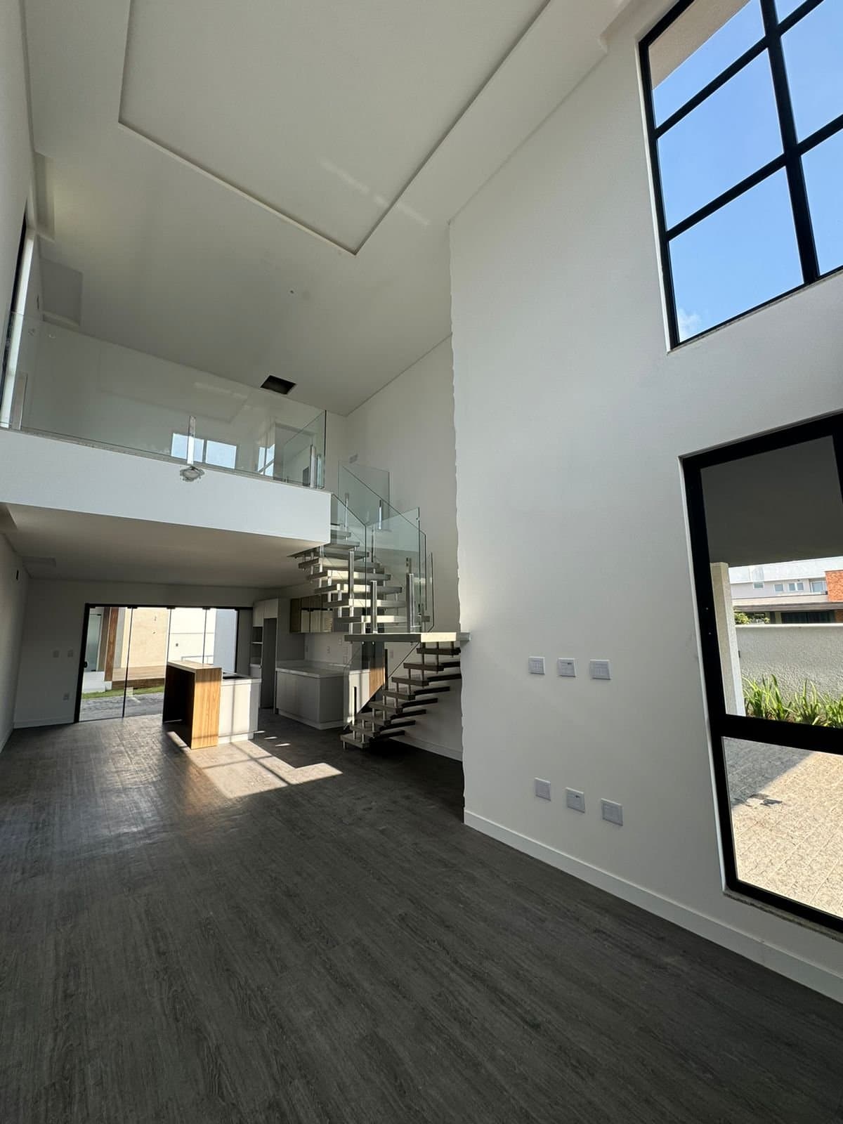 Casa de 4 quartos com 1 suíte e 225 m² em Camboriú