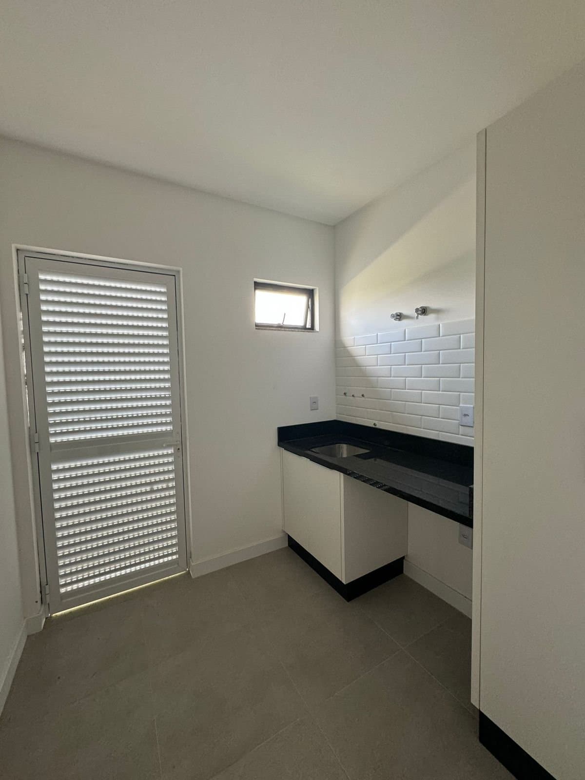 Casa de 4 quartos com 1 suíte e 225 m² em Camboriú