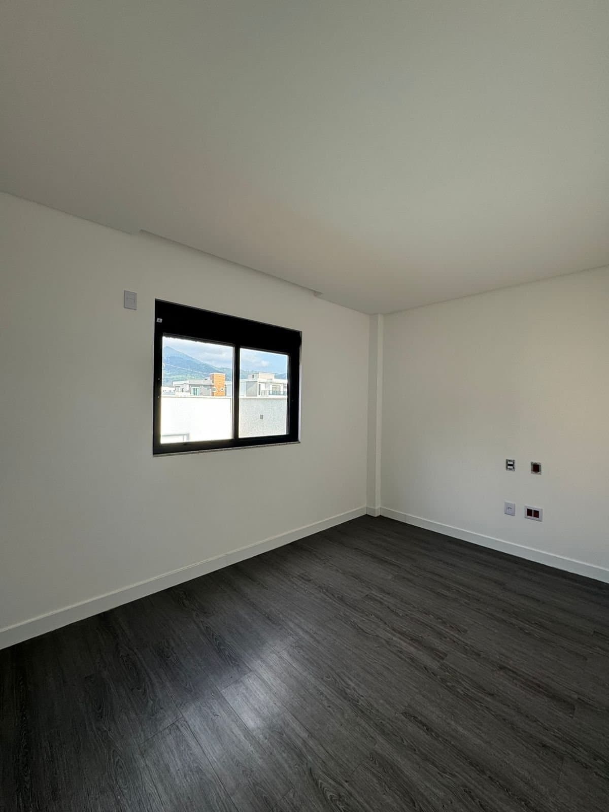 Casa de 4 quartos com 1 suíte e 225 m² em Camboriú