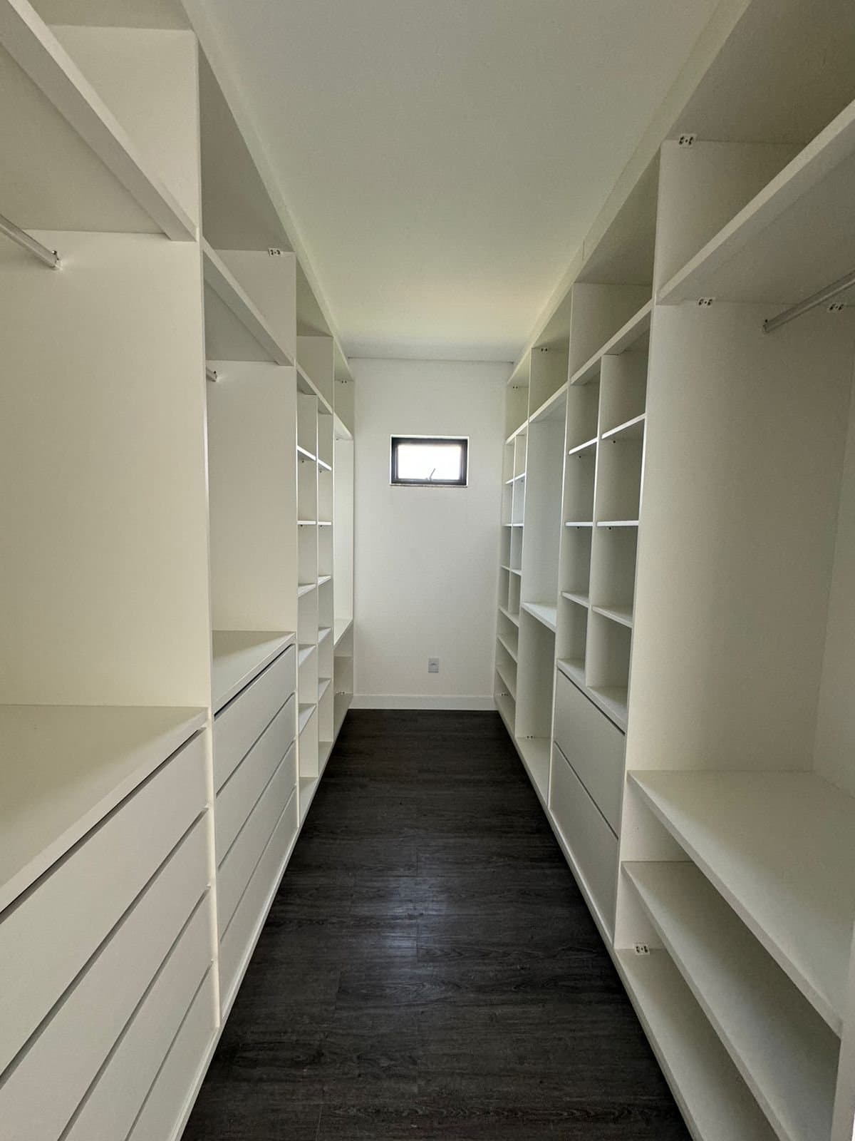 Casa de 4 quartos com 1 suíte e 225 m² em Camboriú