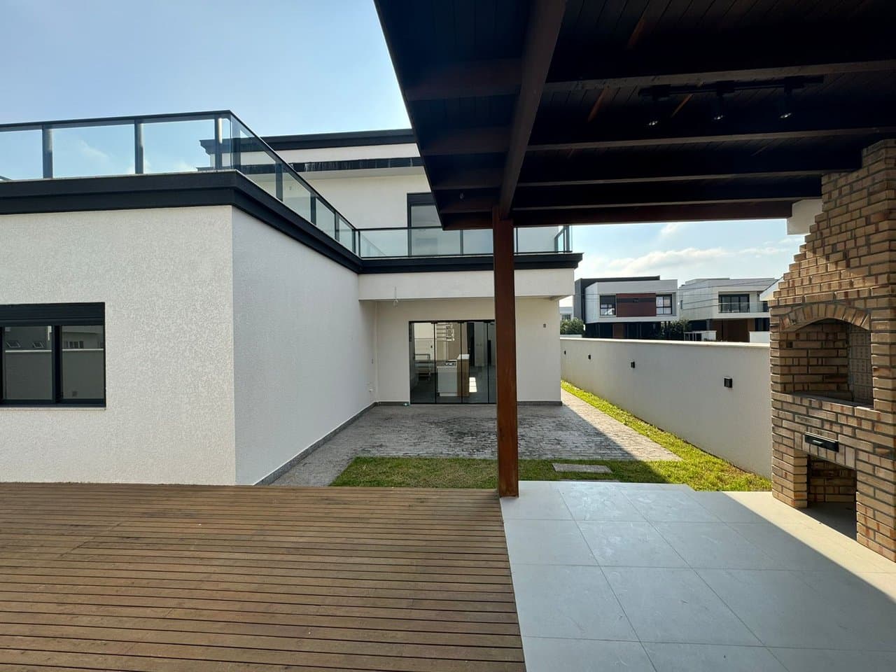 Casa de 4 quartos com 1 suíte e 225 m² em Camboriú