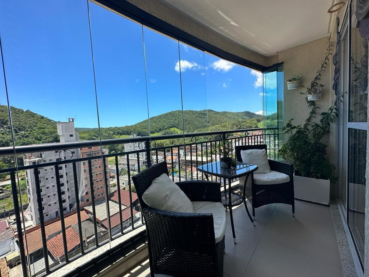 Apartamento de 2 quartos com 1 suíte e 78 m² em Camboriú