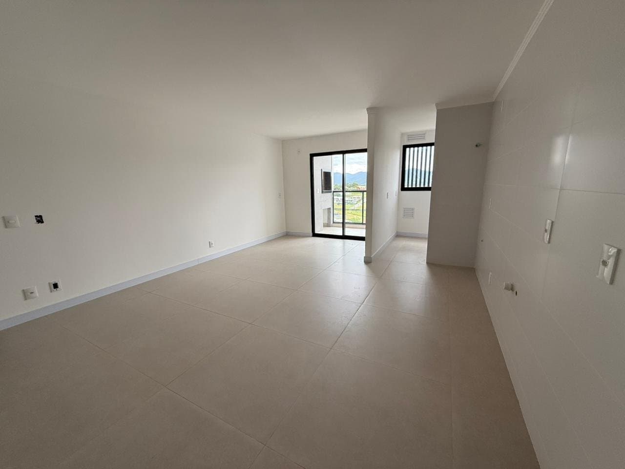Apartamento de 3 quartos com 2 suítes e 92 m² em Camboriú