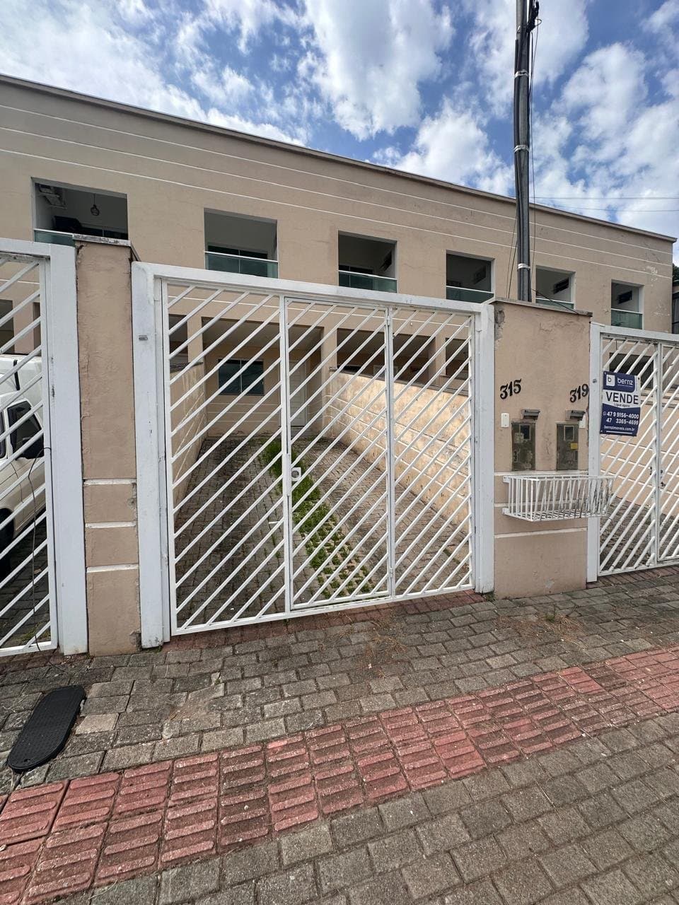 Casa de 2 quartos com 2 suítes e 76 m² em Camboriú