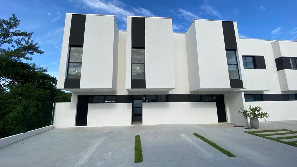 Casa de 2 quartos com 2 suítes e 68 m² em Camboriú