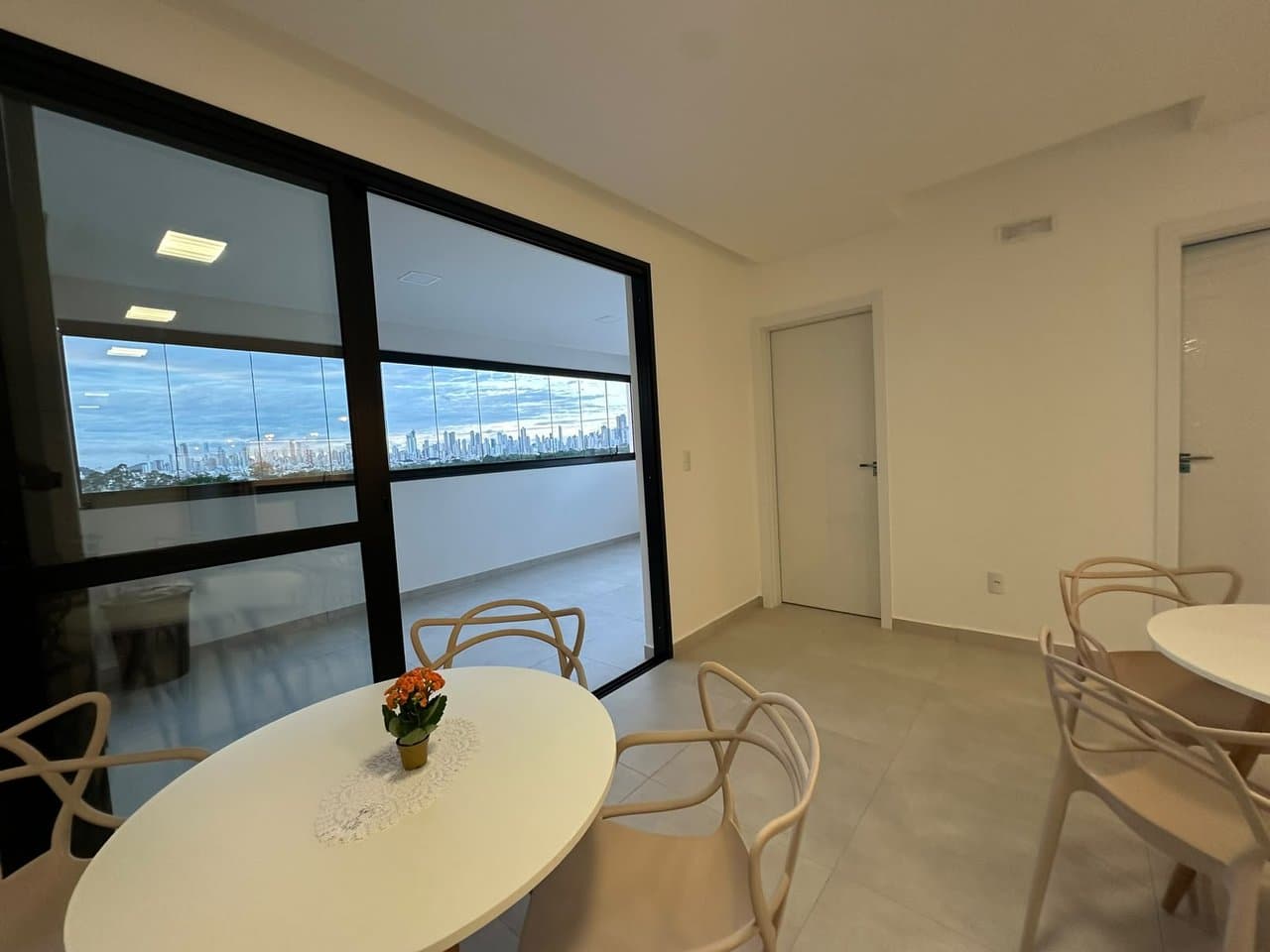 Apartamento de 2 quartos com 1 suíte e 105 m² em Camboriú