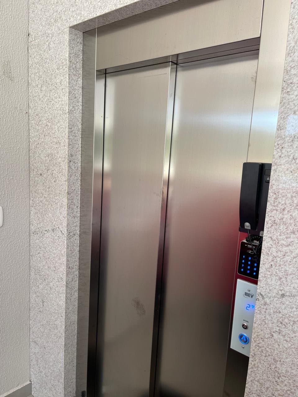 Casa de 3 quartos com 3 suítes e 402 m² em Camboriú