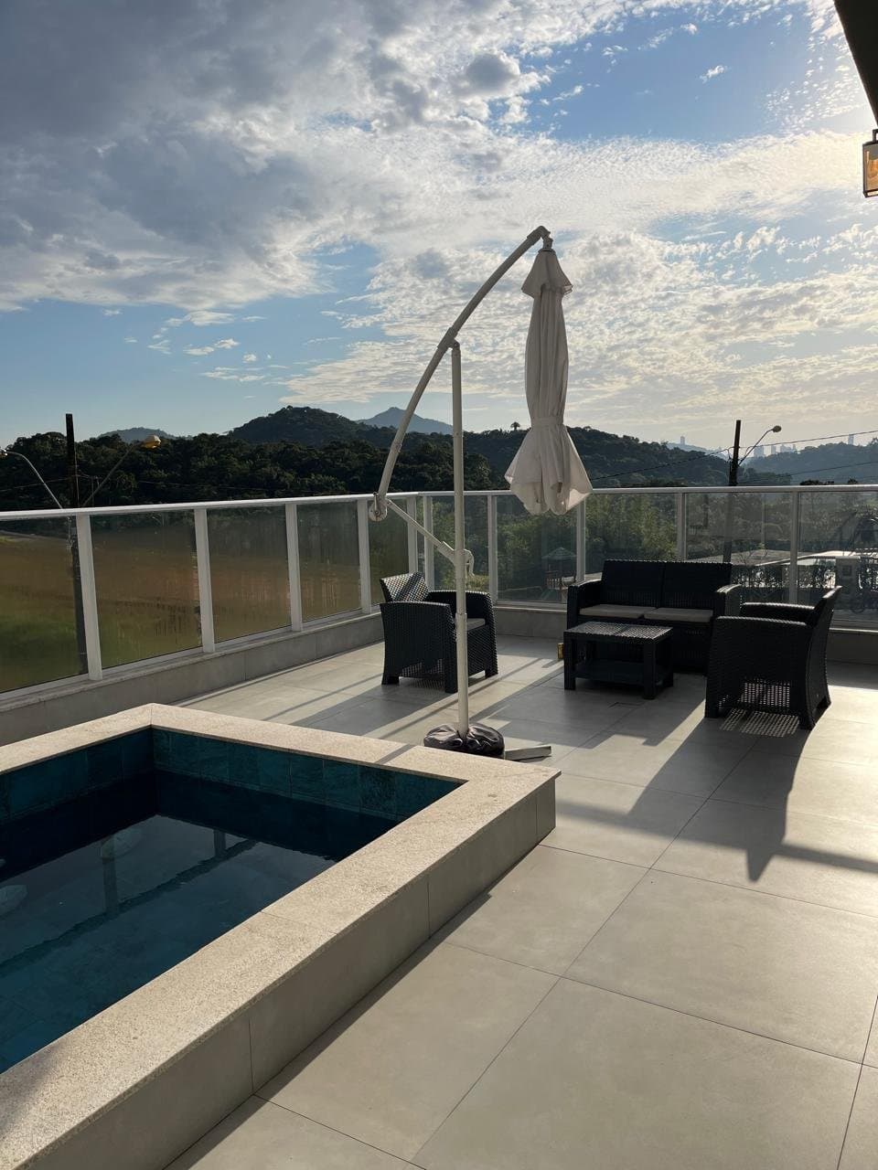Casa de 3 quartos com 3 suítes e 402 m² em Camboriú