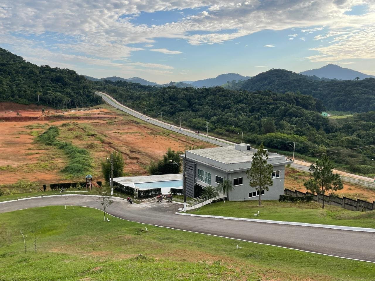 Casa de 3 quartos com 3 suítes e 402 m² em Camboriú