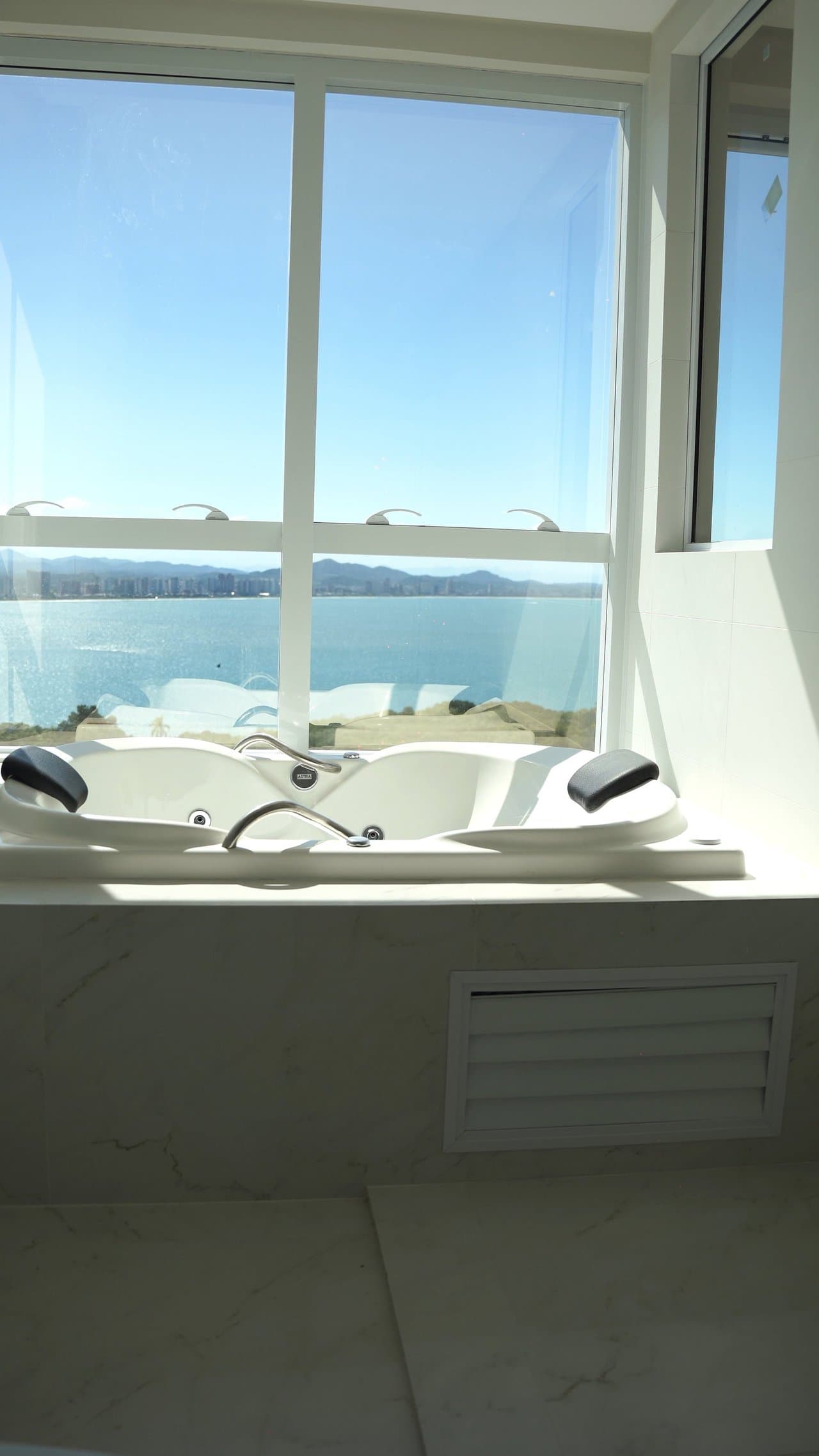 Apartamento de 4 quartos com 4 suítes e 258 m² em Penha