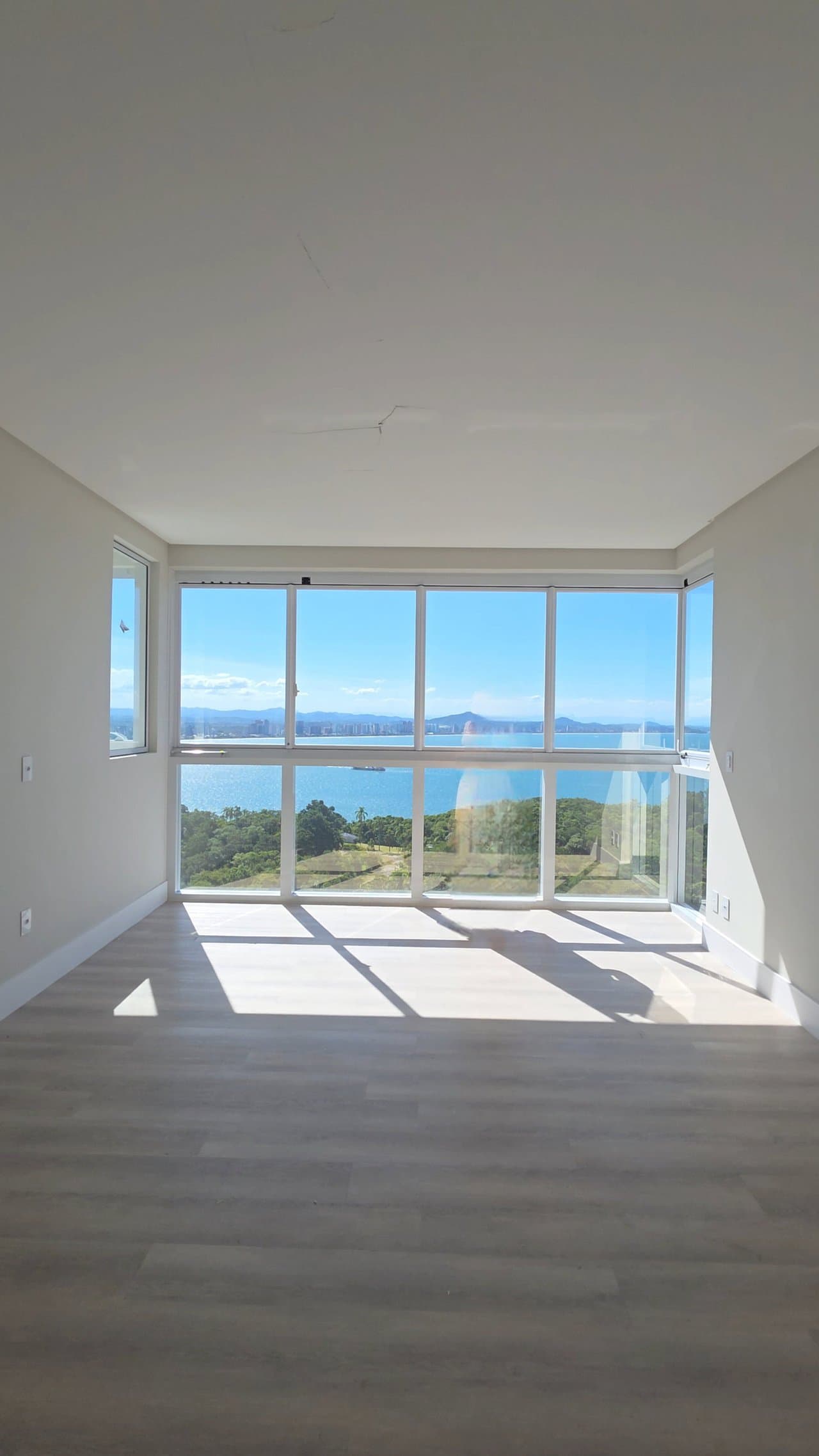 Apartamento de 4 quartos com 4 suítes e 258 m² em Penha