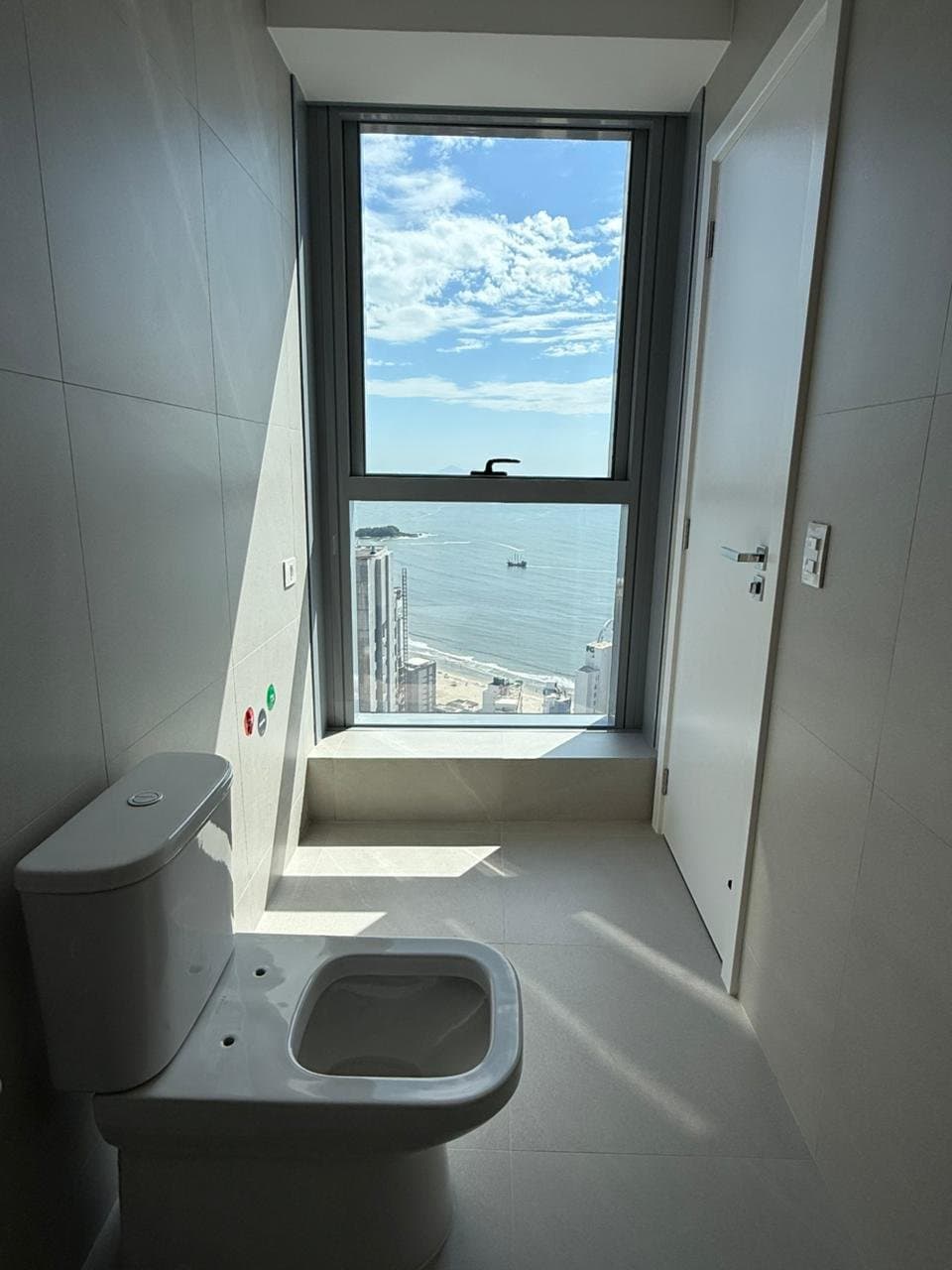 Apartamento de 4 quartos com 4 suítes e 171 m² em Bal. Camboriú