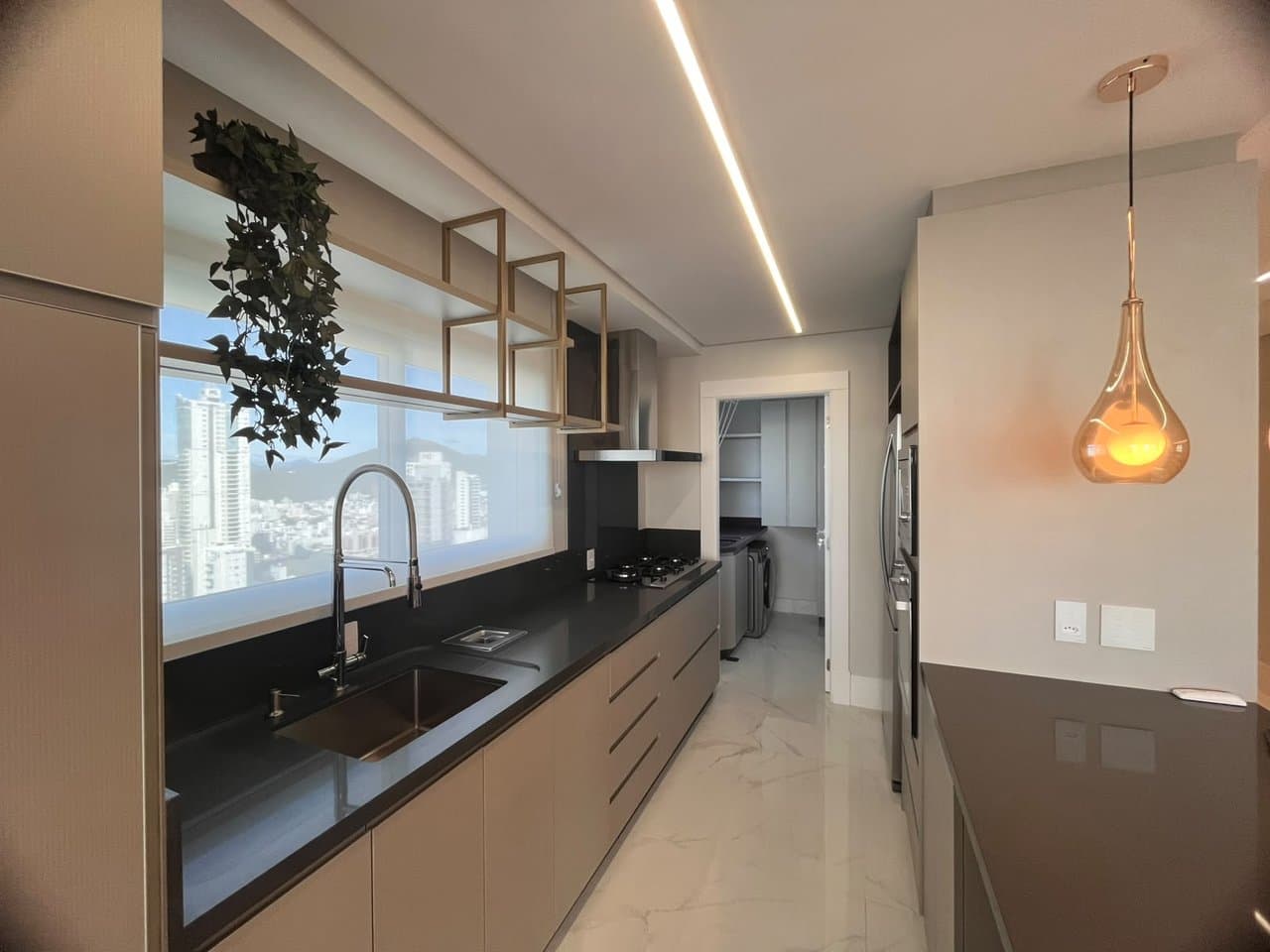 Apartamento de 4 quartos com 4 suítes e 150 m² em Bal. Camboriú