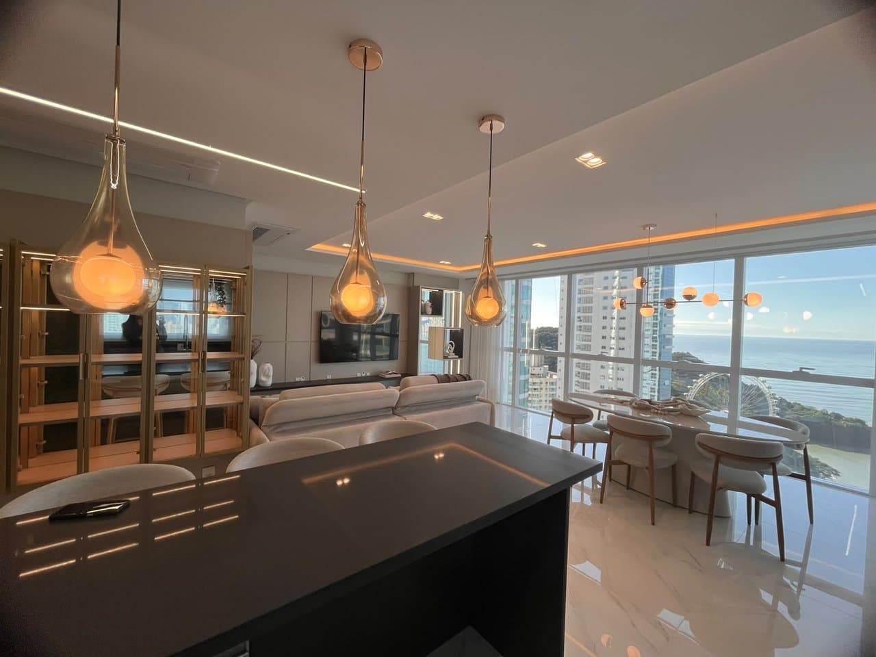 Apartamento de 4 quartos com 4 suítes e 150 m² em Bal. Camboriú