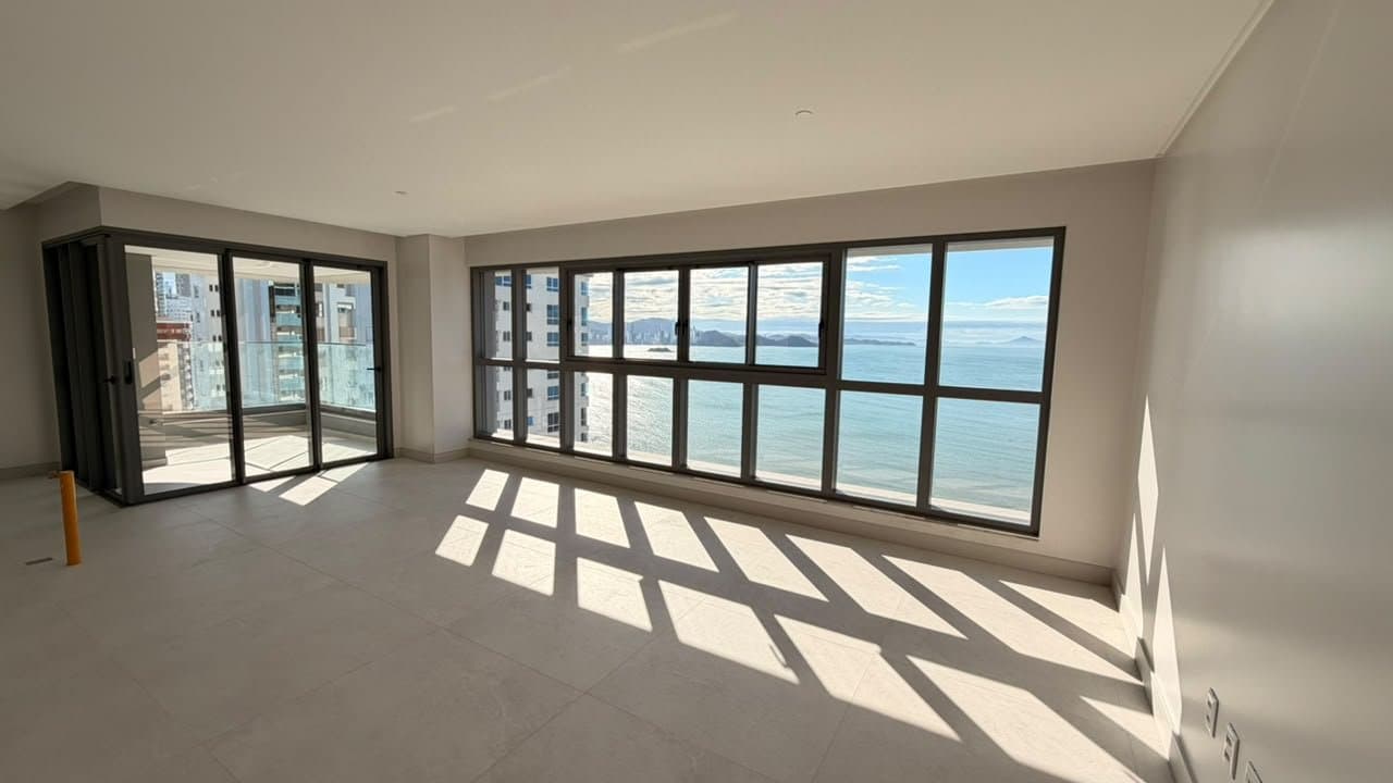 Apartamento de 4 quartos com 4 suítes e 194 m² em Bal. Camboriú