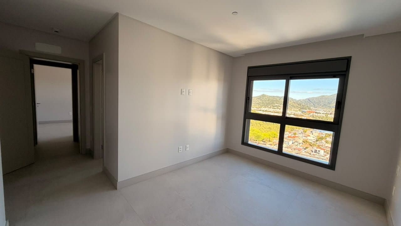 Apartamento de 4 quartos com 4 suítes e 194 m² em Bal. Camboriú