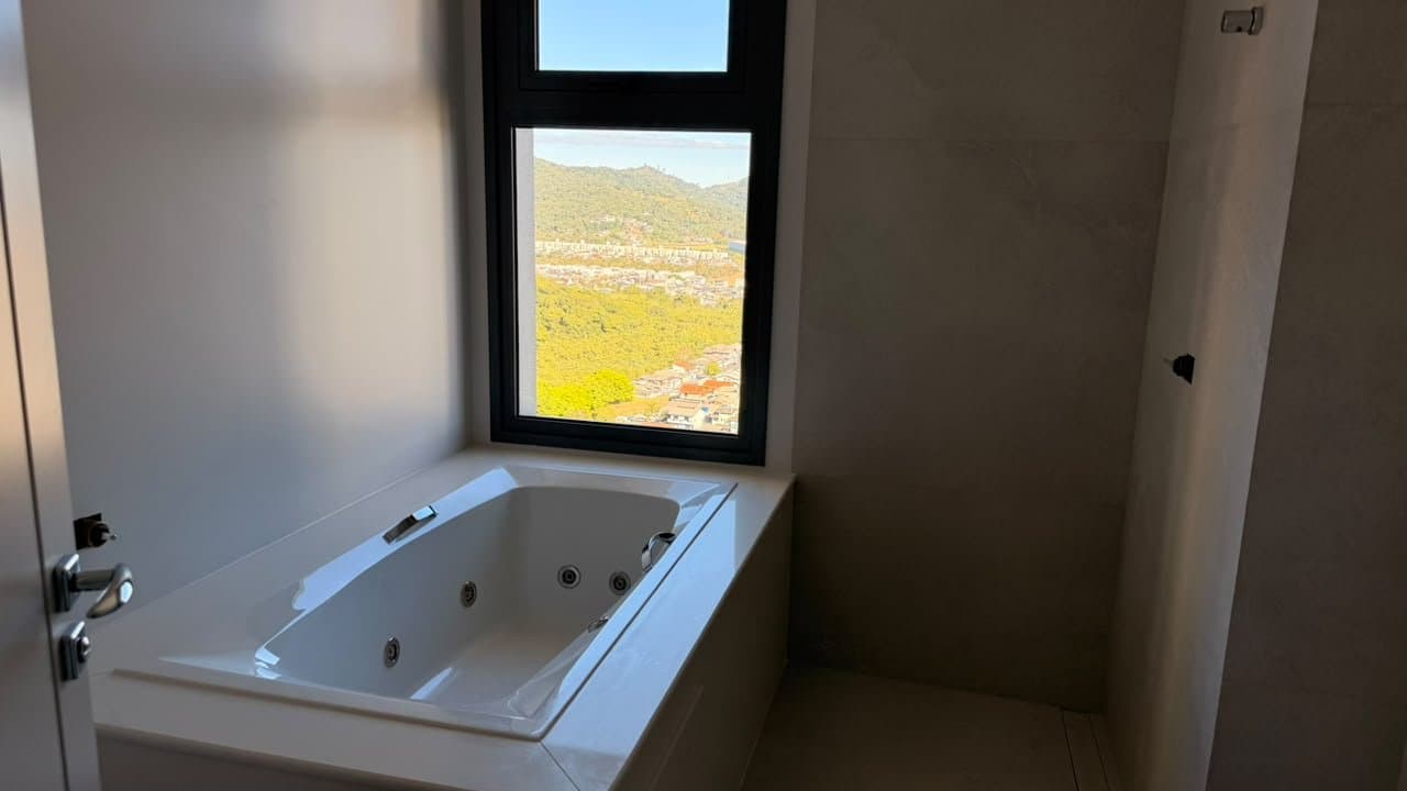 Apartamento de 4 quartos com 4 suítes e 194 m² em Bal. Camboriú