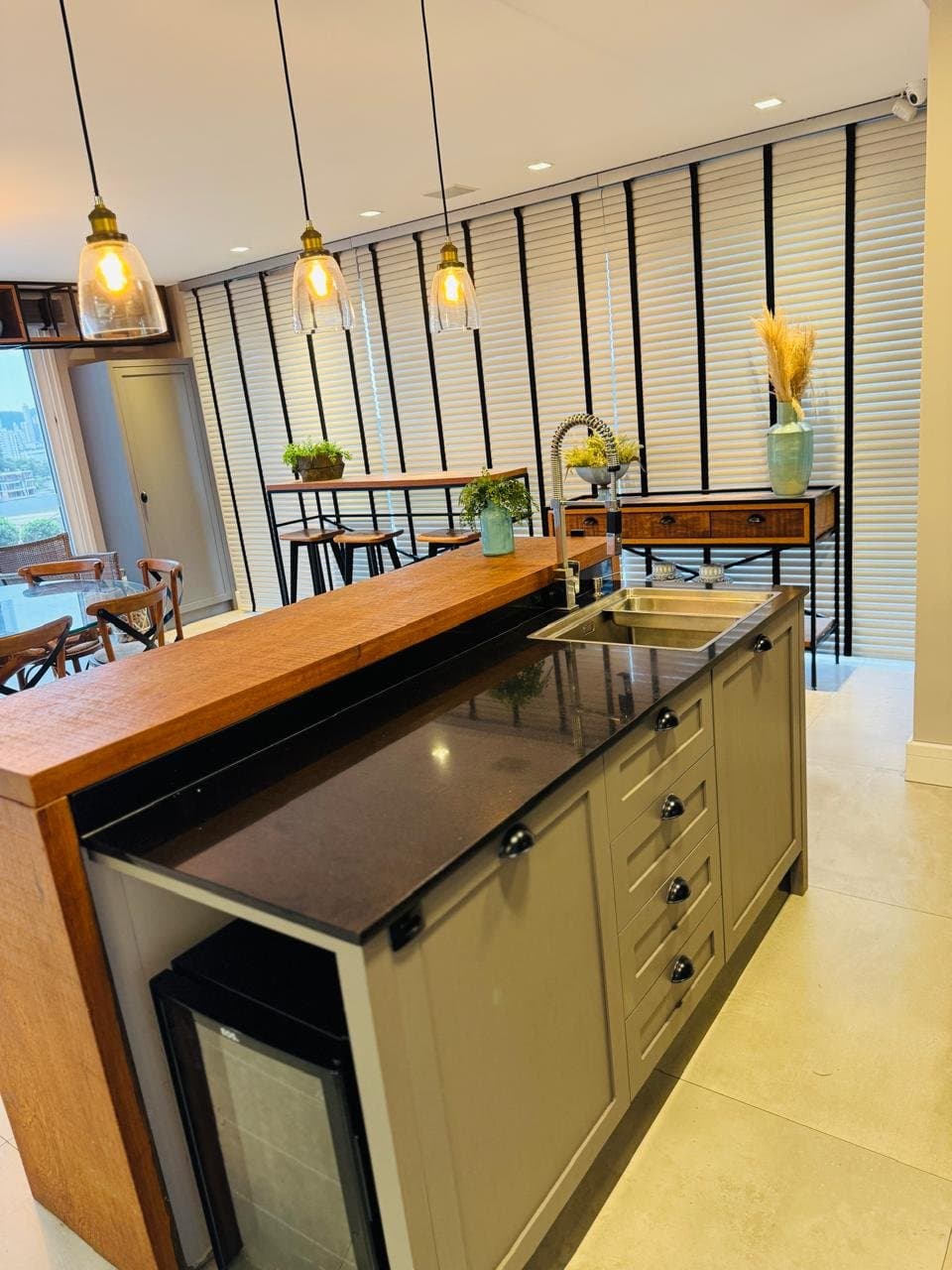 Casa de 4 quartos com 4 suítes e 525 m² em Bal. Camboriú