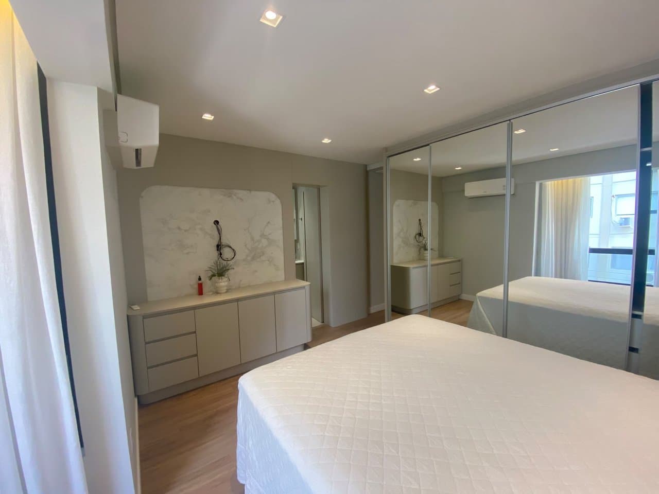 Apartamento de 3 quartos com 2 suítes e 107 m² em Bal. Camboriú