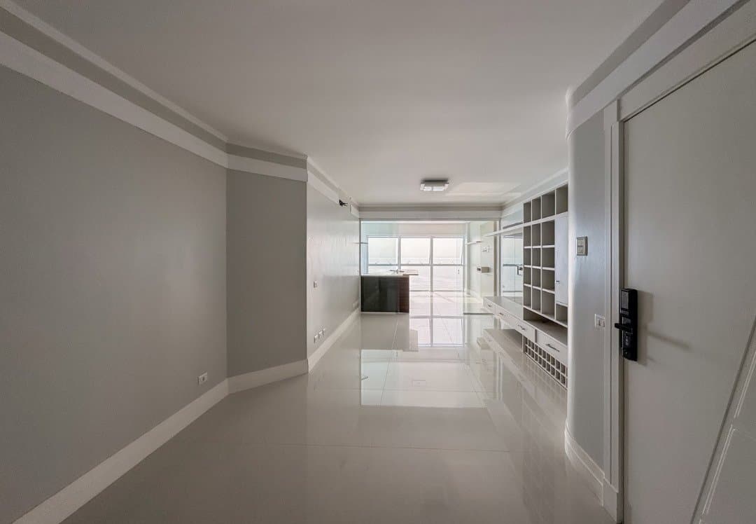 Apartamento de 3 quartos com 3 suítes e 186 m² em Bal. Camboriú