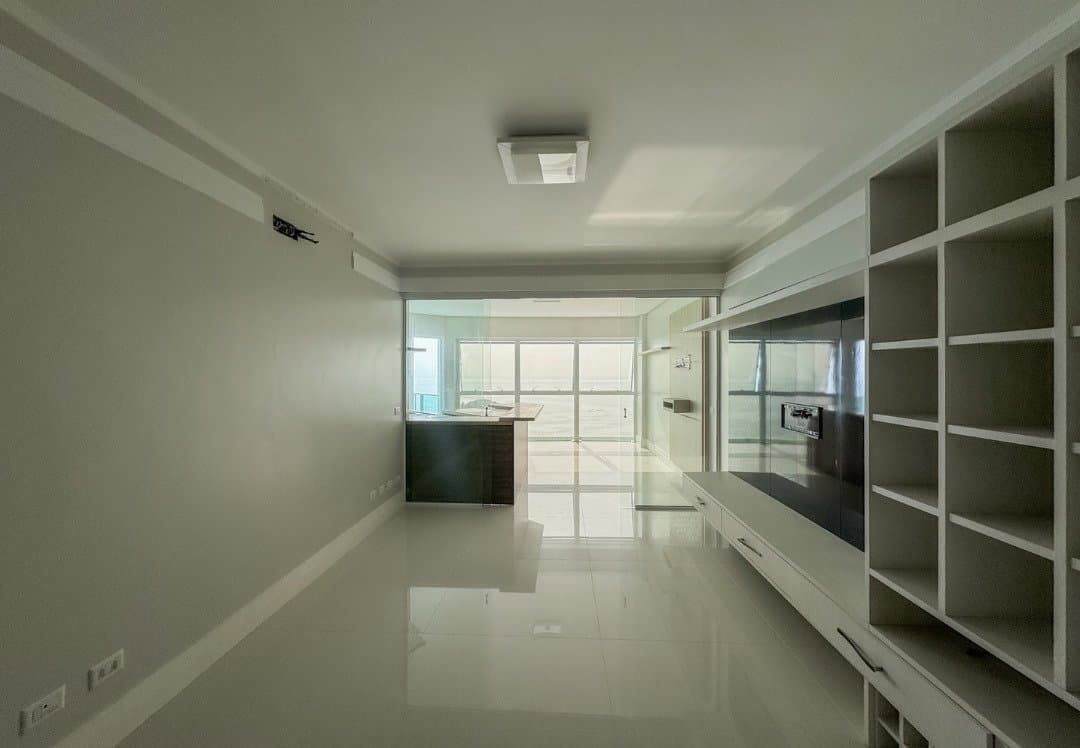Apartamento de 3 quartos com 3 suítes e 186 m² em Bal. Camboriú
