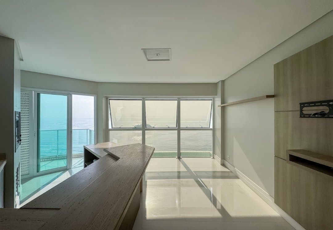 Apartamento de 3 quartos com 3 suítes e 186 m² em Bal. Camboriú