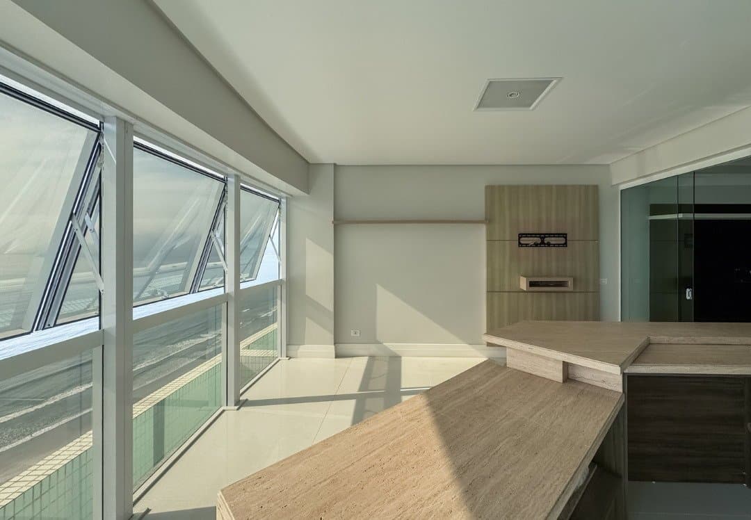 Apartamento de 3 quartos com 3 suítes e 186 m² em Bal. Camboriú