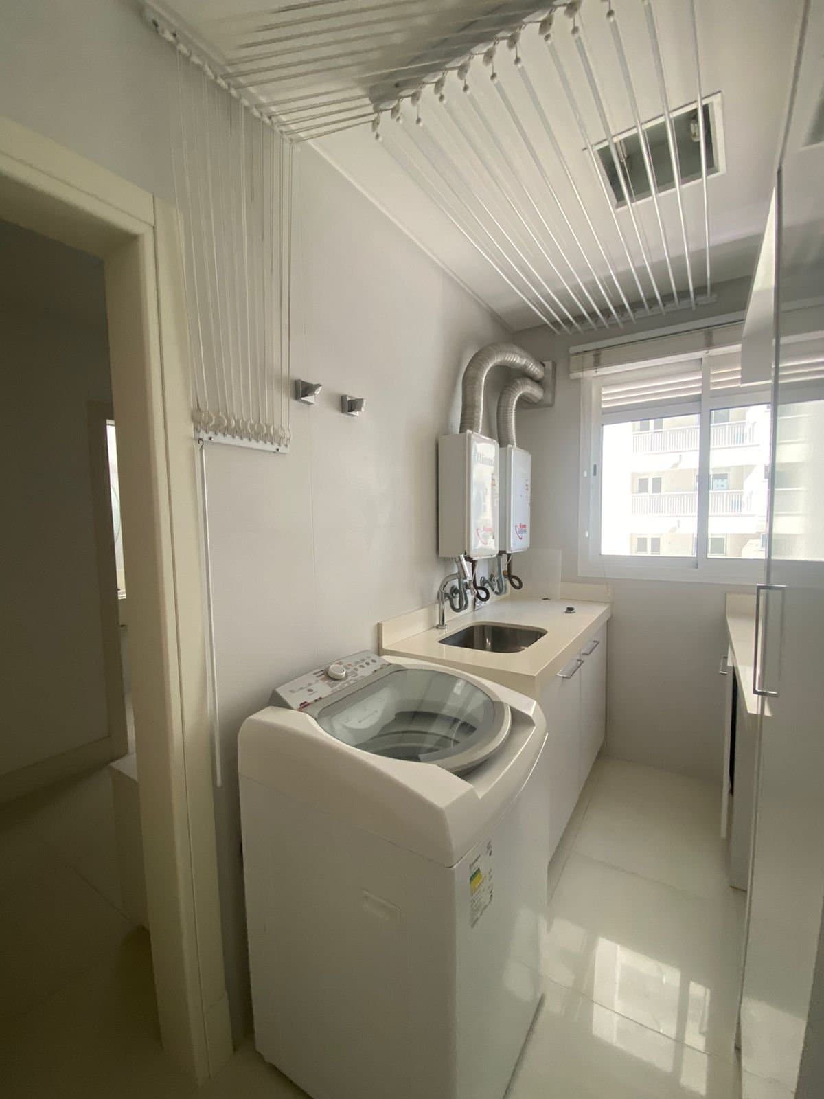 Apartamento de 4 quartos com 4 suítes e 220 m² em Bal. Camboriú