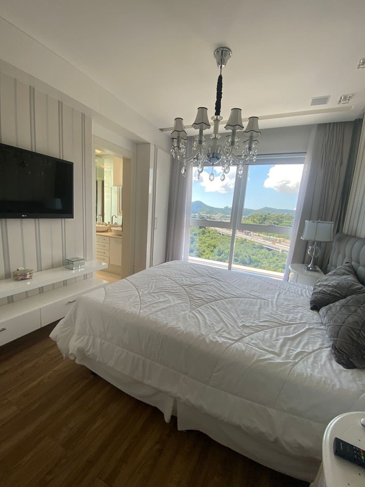 Apartamento de 4 quartos com 4 suítes e 220 m² em Bal. Camboriú