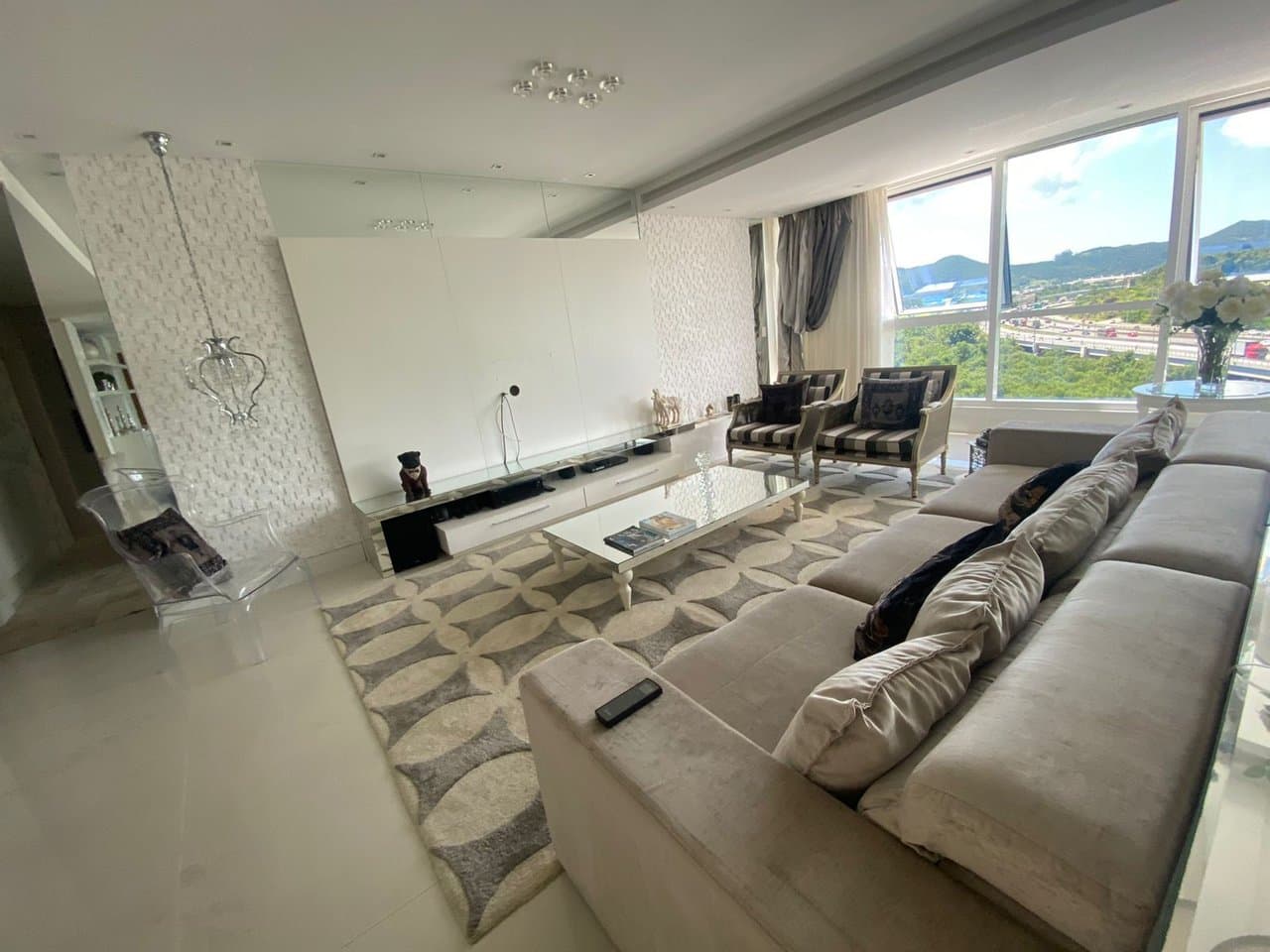Apartamento de 4 quartos com 4 suítes e 220 m² em Bal. Camboriú