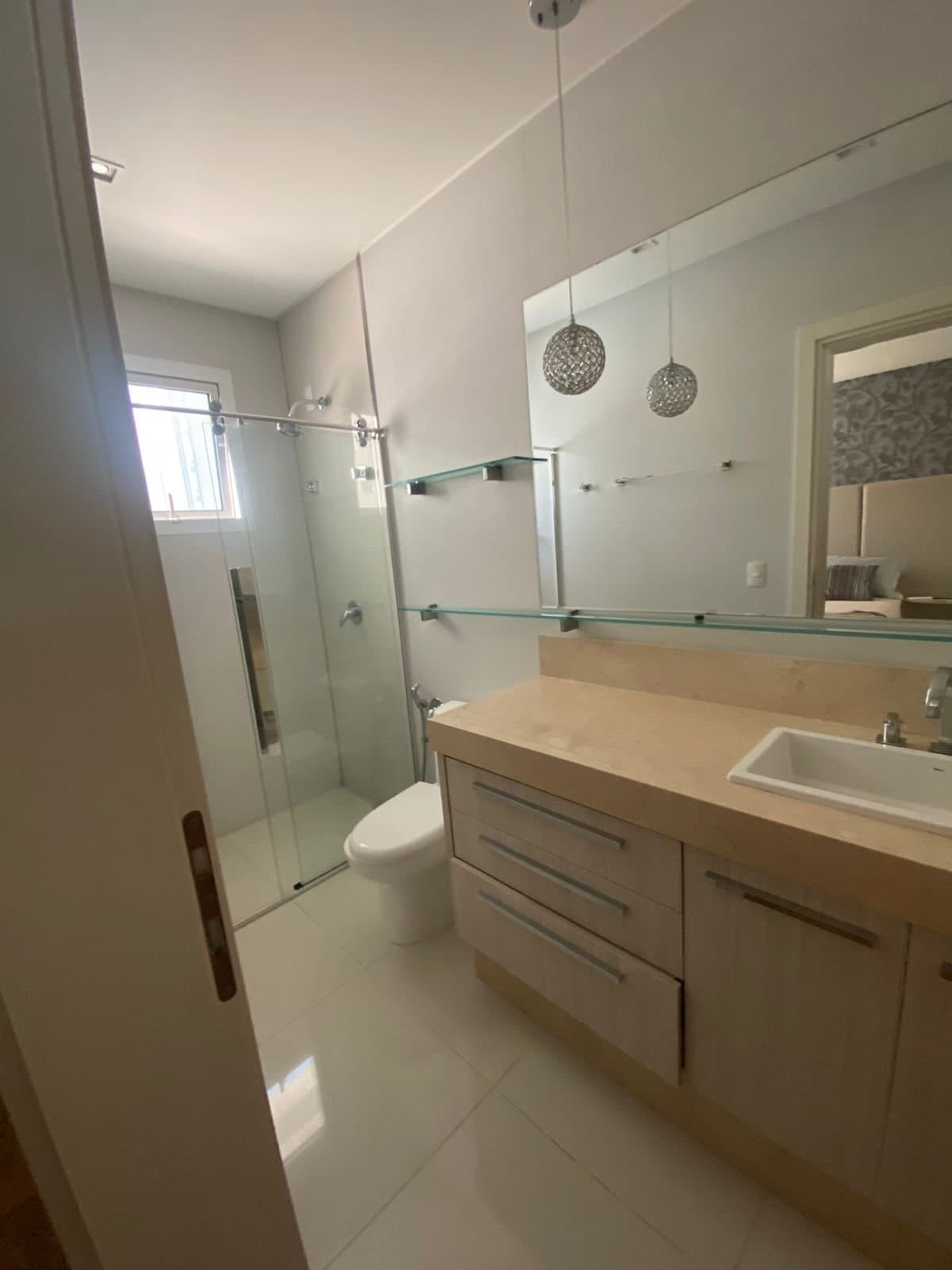 Apartamento de 4 quartos com 4 suítes e 220 m² em Bal. Camboriú