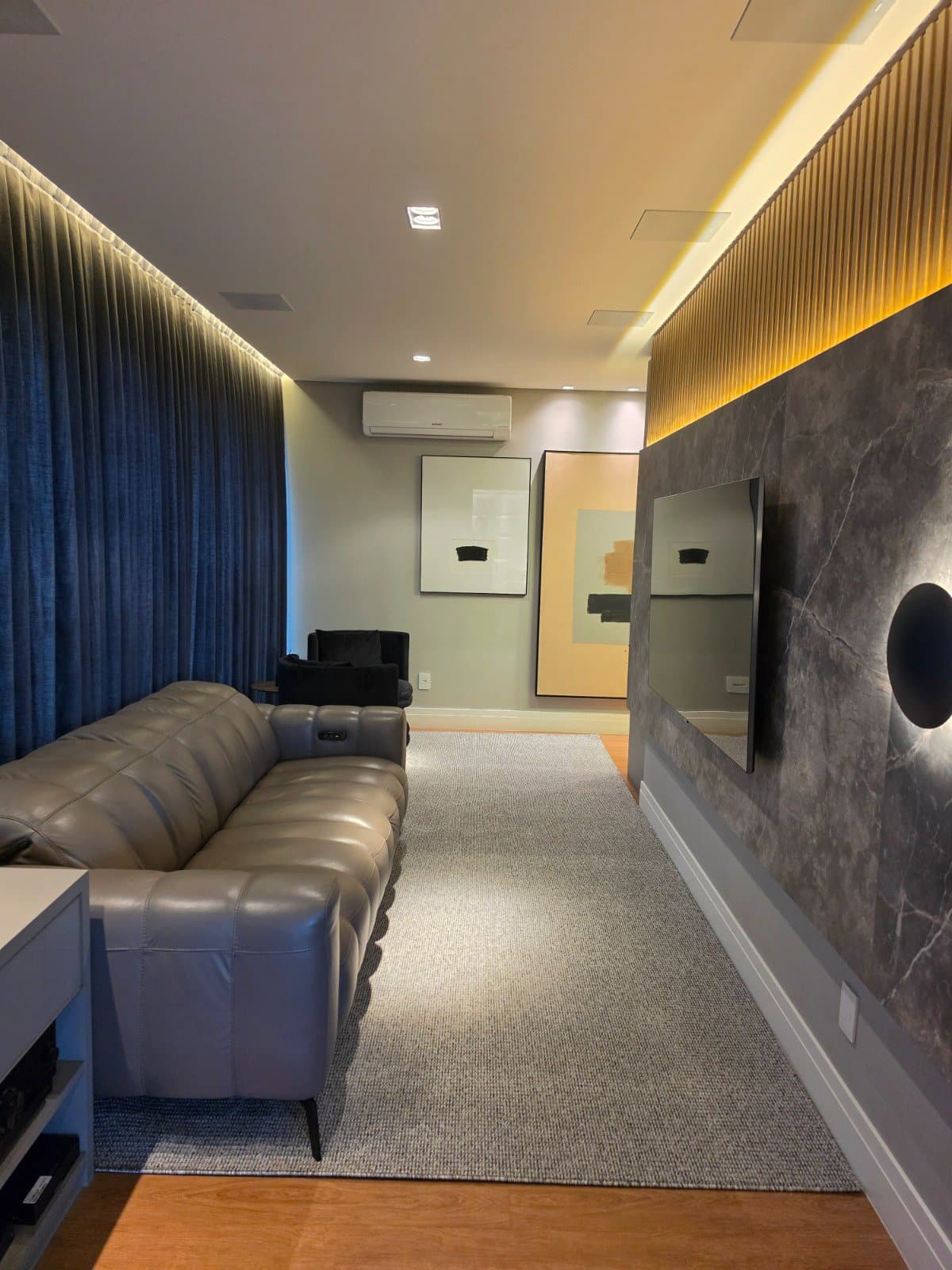 Apartamento de 3 quartos com 3 suítes e 259 m² em Bal. Camboriú