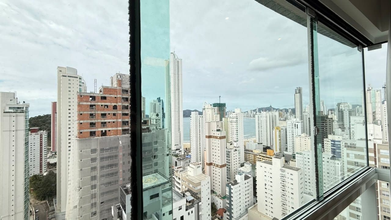 Apartamento de 3 quartos com 3 suítes e 137 m² em Bal. Camboriú