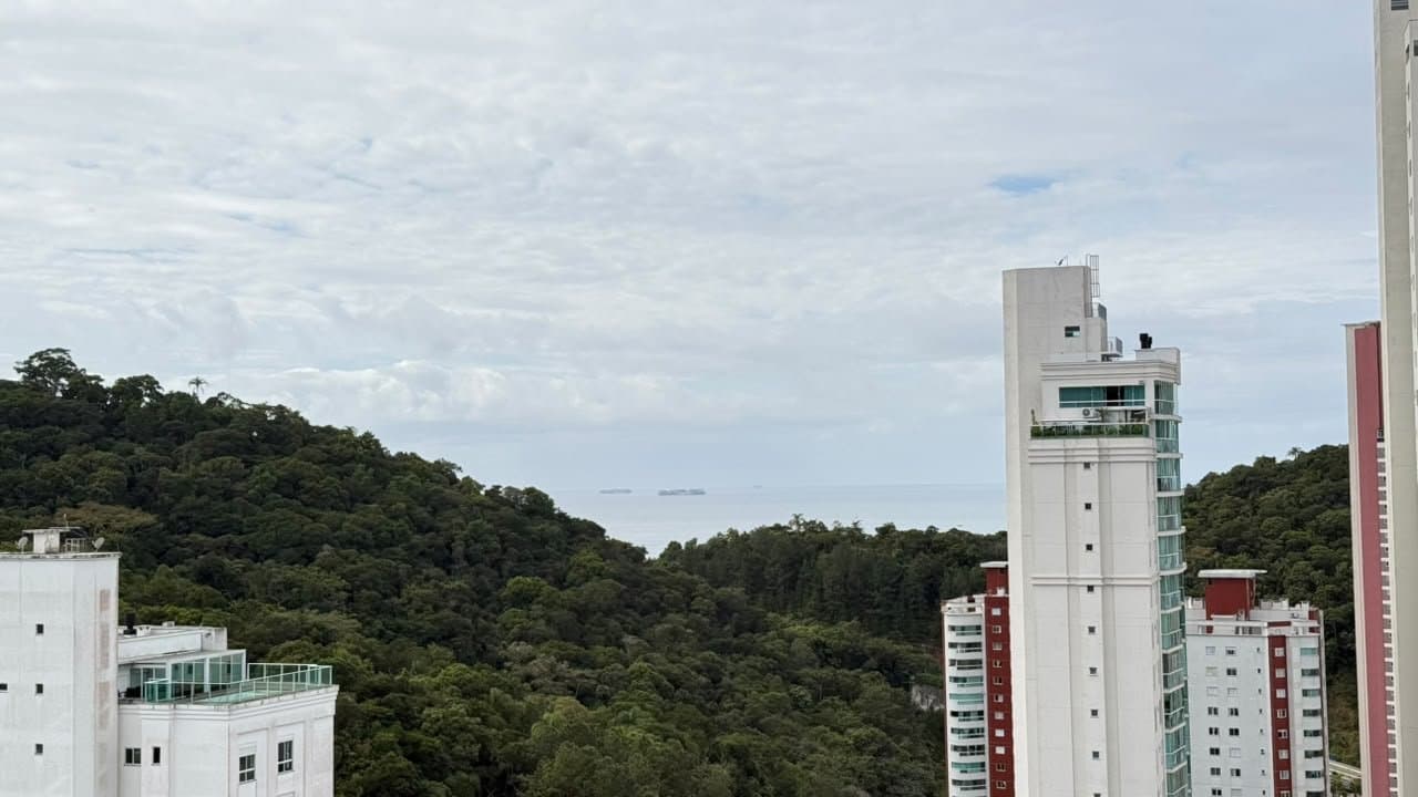 Apartamento de 3 quartos com 3 suítes e 137 m² em Bal. Camboriú