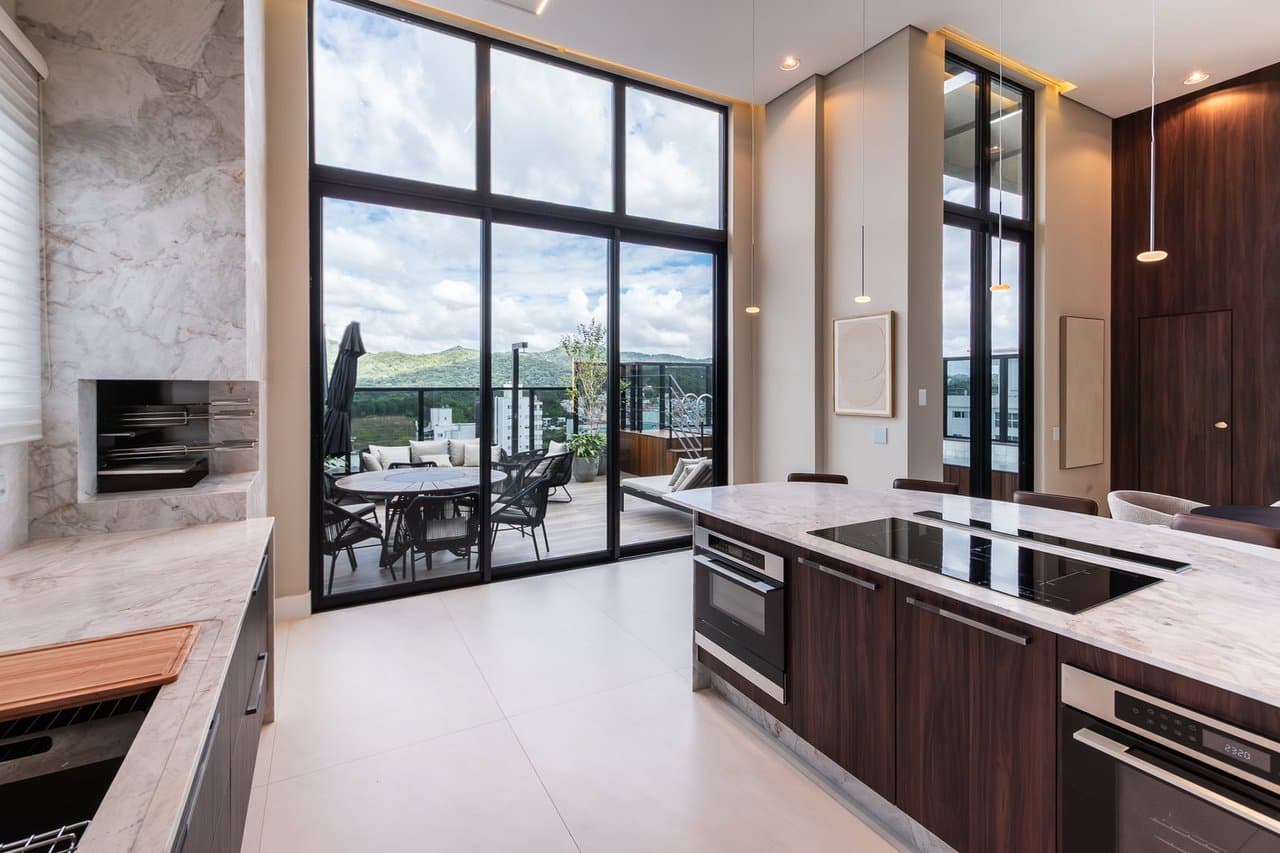 Cobertura de 4 quartos com 4 suítes e 296 m² em Bal. Camboriú