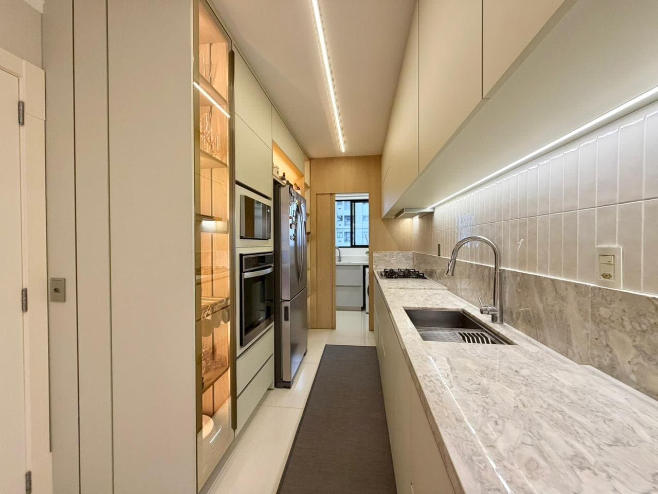 Apartamento de 3 quartos com 3 suítes e 127 m² em Bal. Camboriú