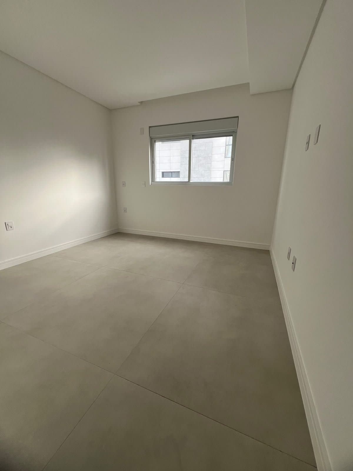 Apartamento de 4 quartos com 4 suítes e 163 m² em Bal. Camboriú