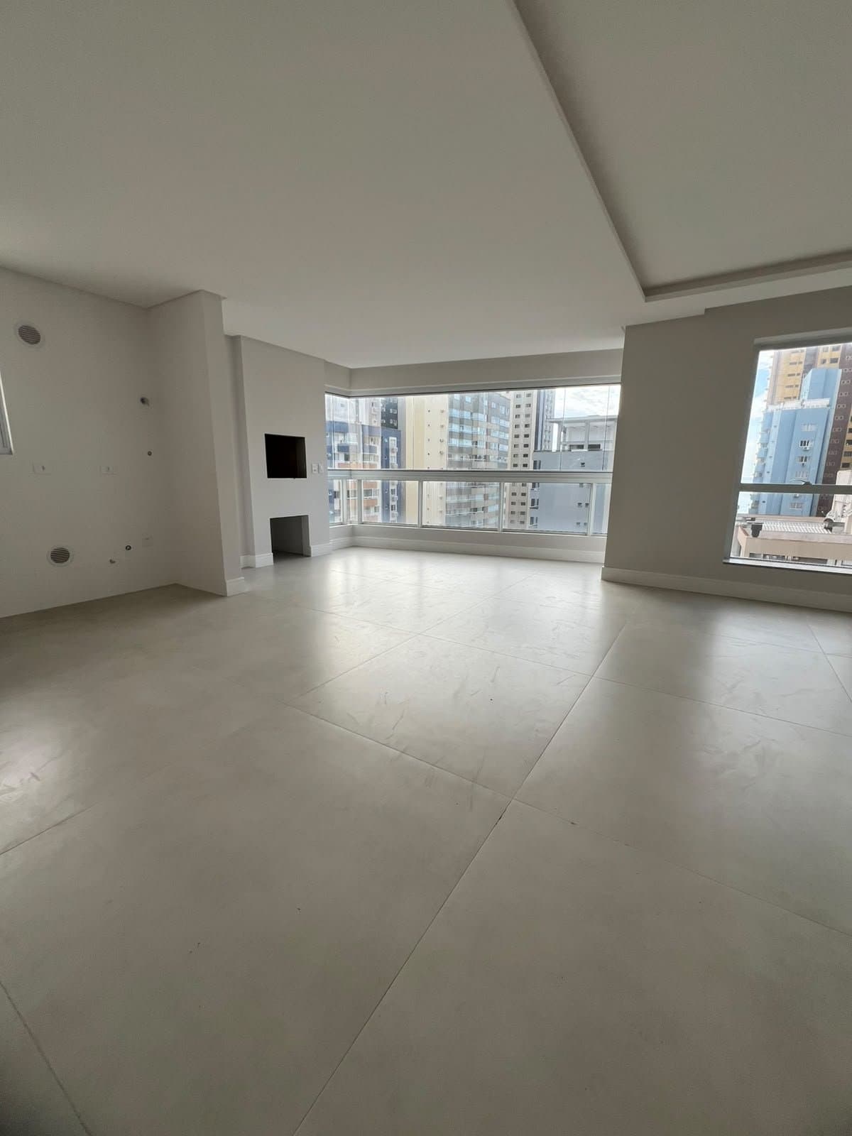 Apartamento de 4 quartos com 4 suítes e 163 m² em Bal. Camboriú