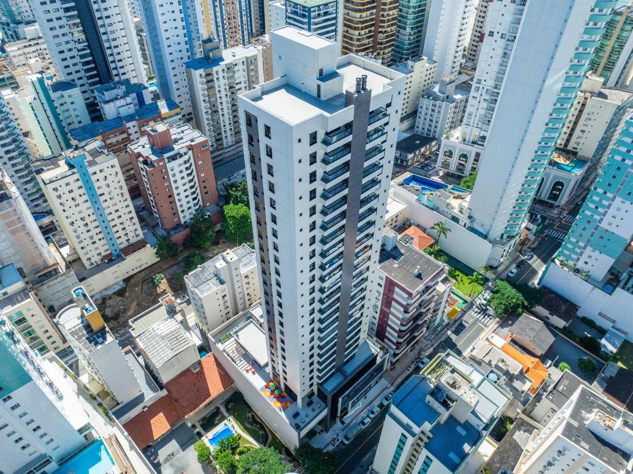 Apartamento de 4 quartos com 2 suítes e 132 m² em Bal. Camboriú
