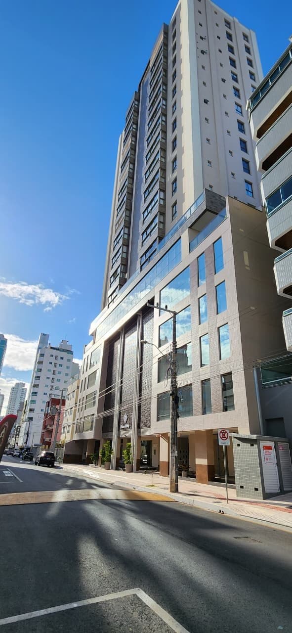 Apartamento de 4 quartos com 2 suítes e 137 m² em Bal. Camboriú