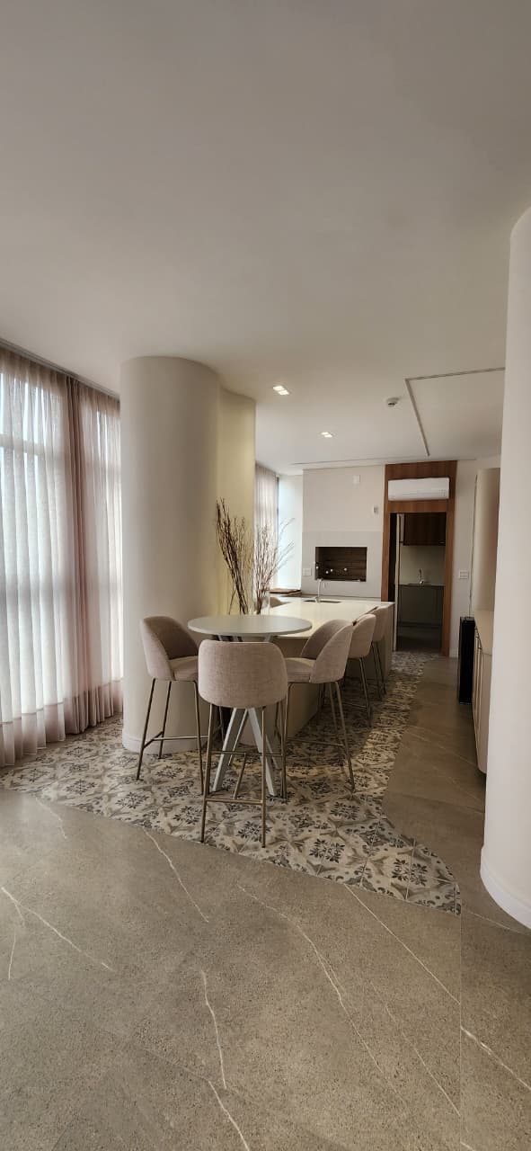 Apartamento de 4 quartos com 2 suítes e 137 m² em Bal. Camboriú