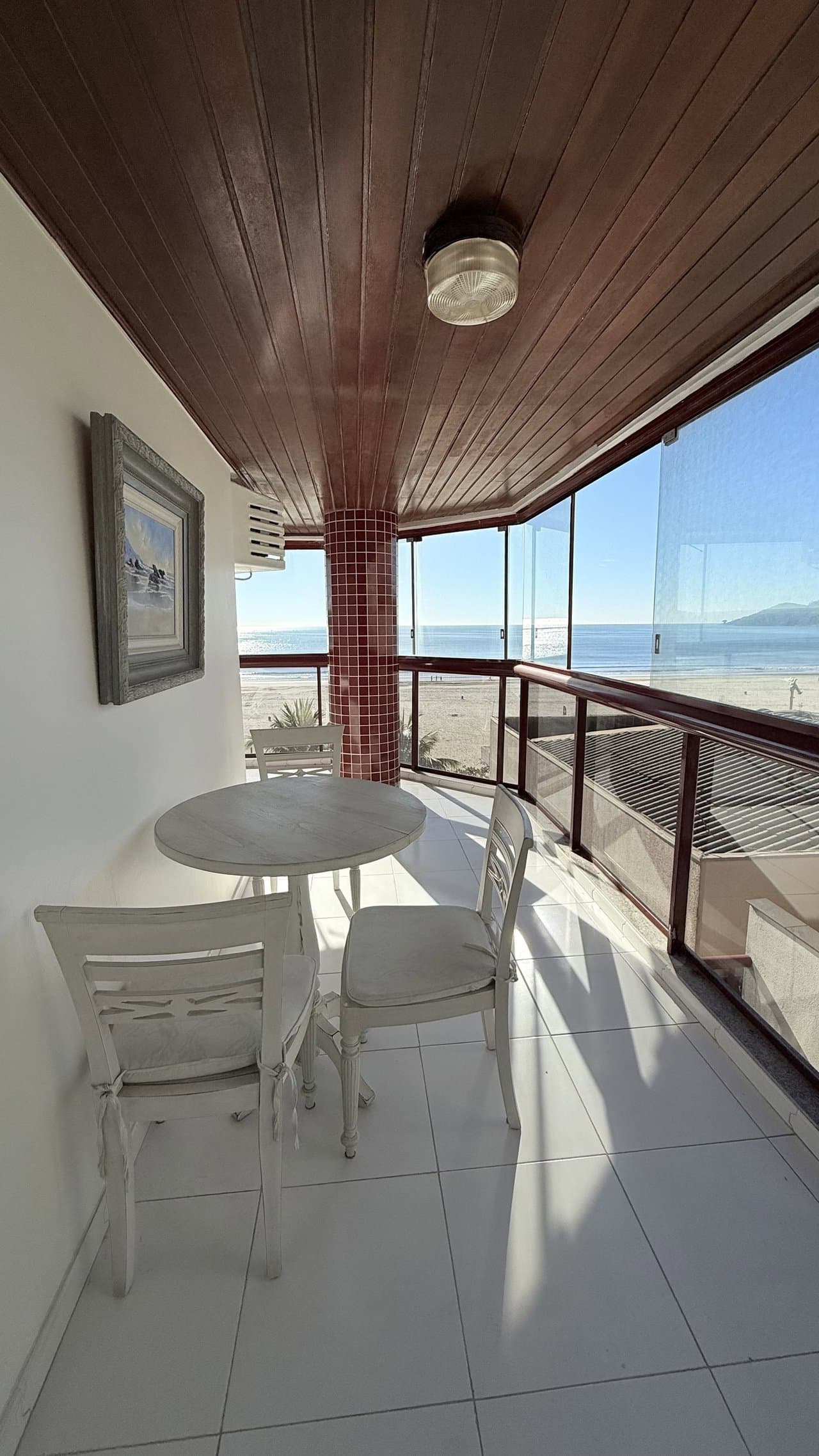 Apartamento de 3 quartos com 3 suítes e 179 m² em Bal. Camboriú