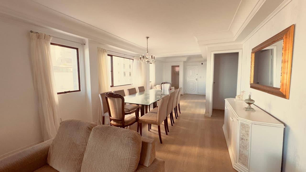 Apartamento de 3 quartos com 3 suítes e 179 m² em Bal. Camboriú