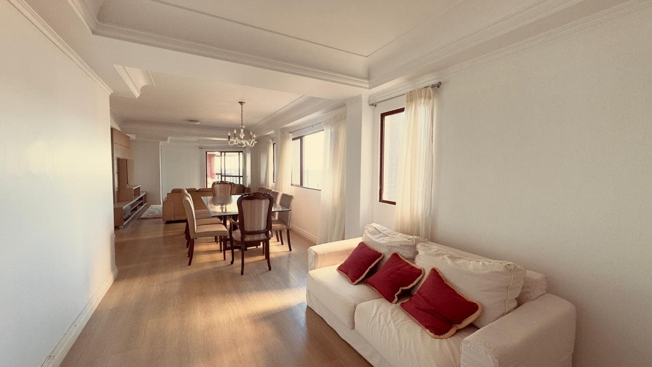 Apartamento de 3 quartos com 3 suítes e 179 m² em Bal. Camboriú