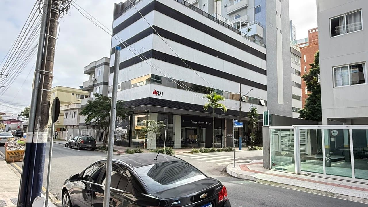 Sala Comercial 174 m² em Bal. Camboriú