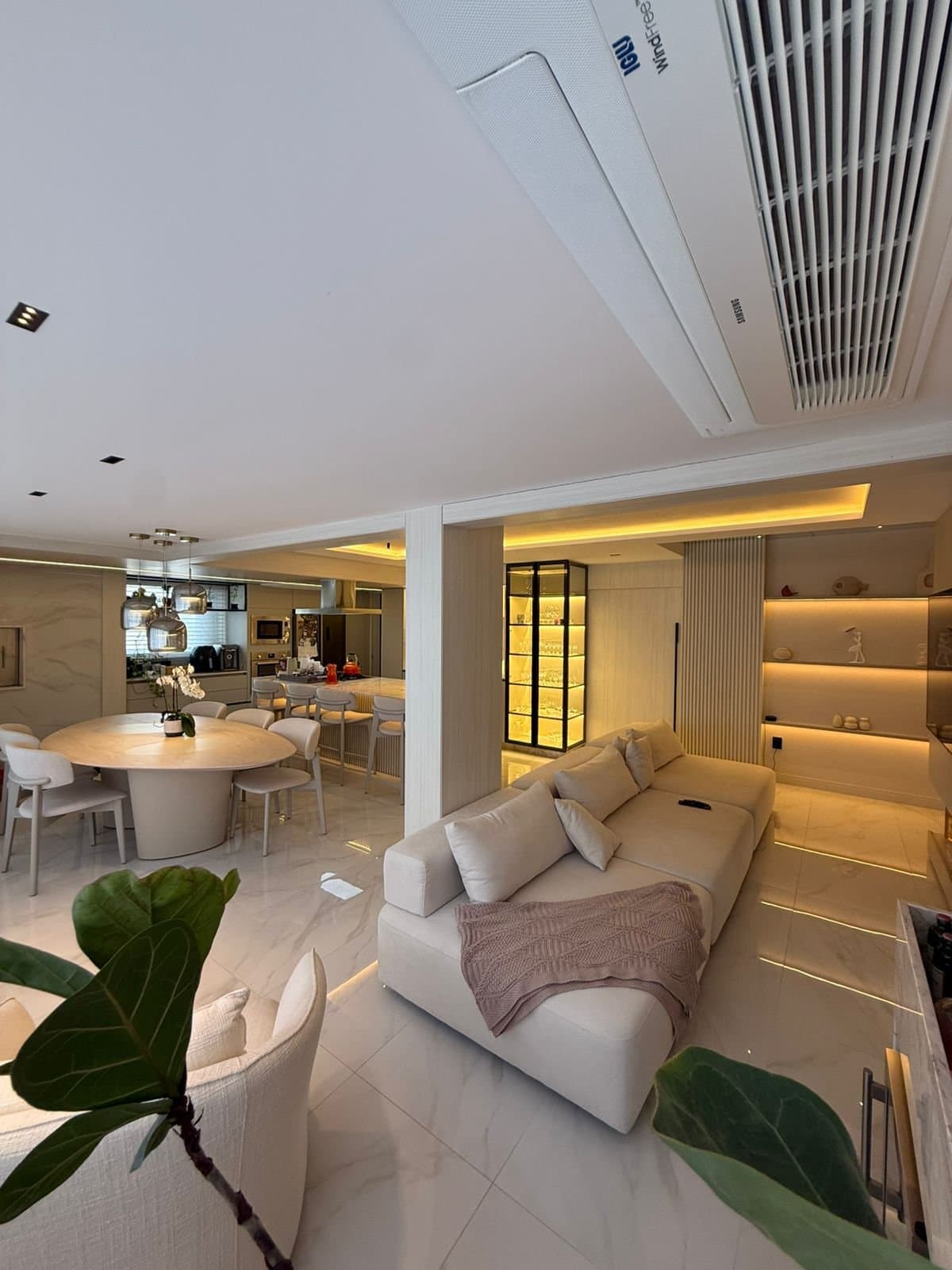 Apartamento de 2 quartos com 1 suíte e 99 m² em Bal. Camboriú