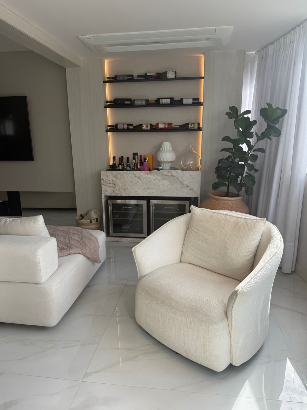 Apartamento de 2 quartos com 1 suíte e 99 m² em Bal. Camboriú