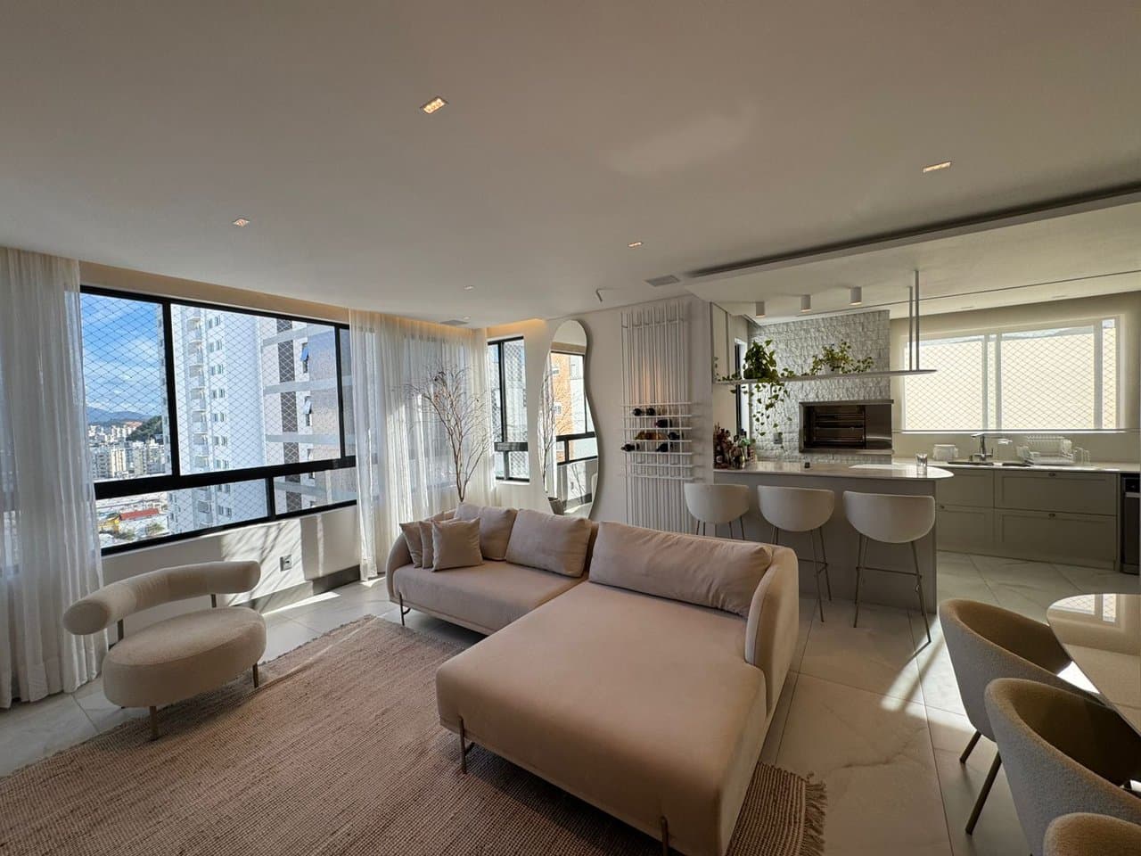 Apartamento de 3 quartos com 3 suítes e 130 m² em Bal. Camboriú