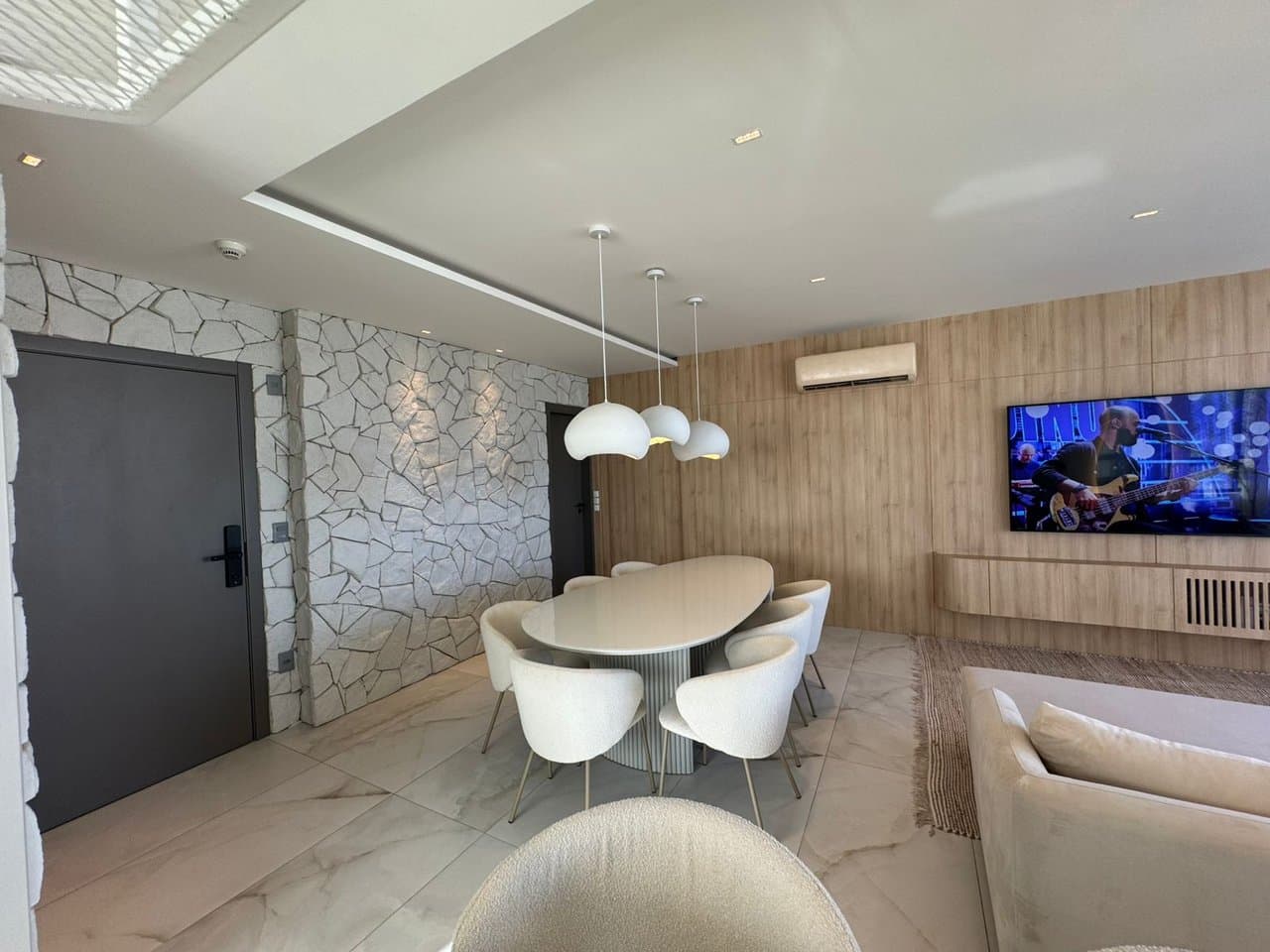 Apartamento de 3 quartos com 3 suítes e 130 m² em Bal. Camboriú