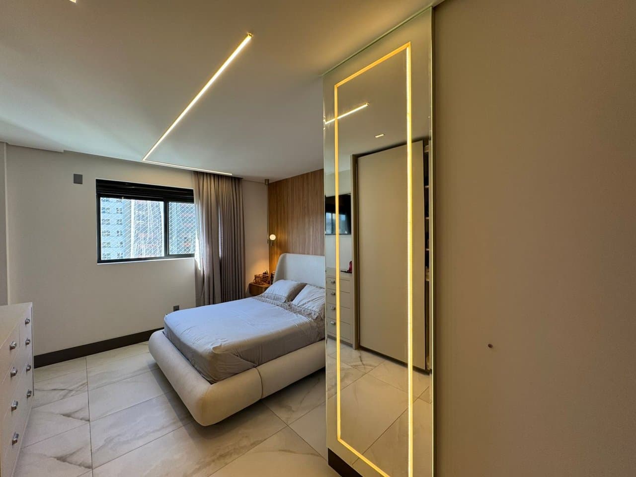 Apartamento de 3 quartos com 3 suítes e 130 m² em Bal. Camboriú